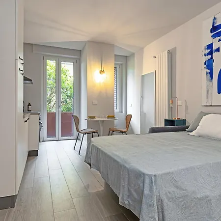 Il Blu Monolocale Contemporaneo E Balcone * ベルガモ
