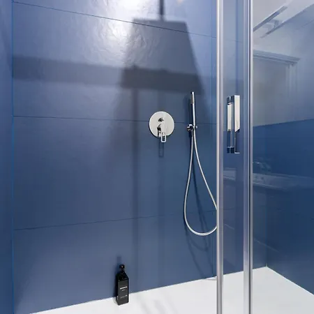 Il Blu Monolocale Contemporaneo E Balcone ベルガモ