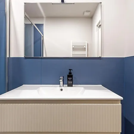 Il Blu Monolocale Contemporaneo E Balcone * ベルガモ
