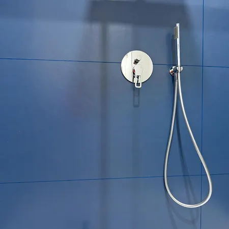 Il Blu Monolocale Contemporaneo E Balcone